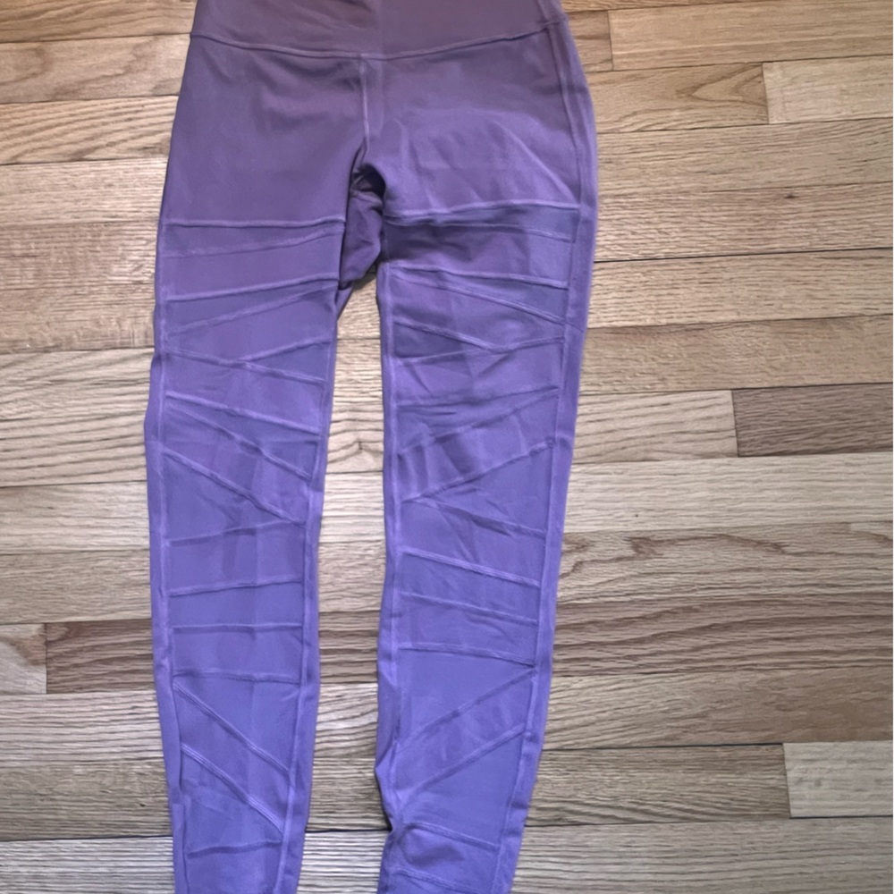 Lululemon women’s leggings size six dusty rose
